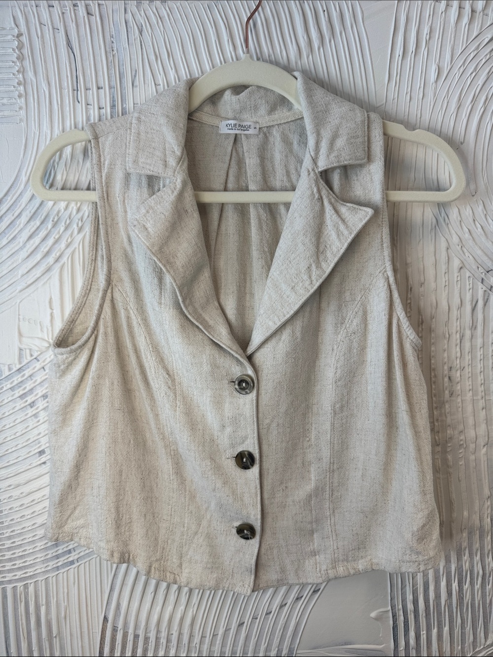 Sleeveless Button-Front Vest in Cream by Kylie Paige Size S N0510